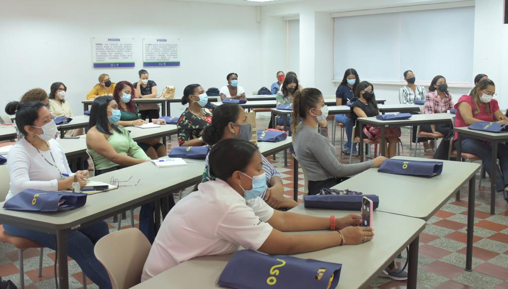 escuela liderazgo femenino